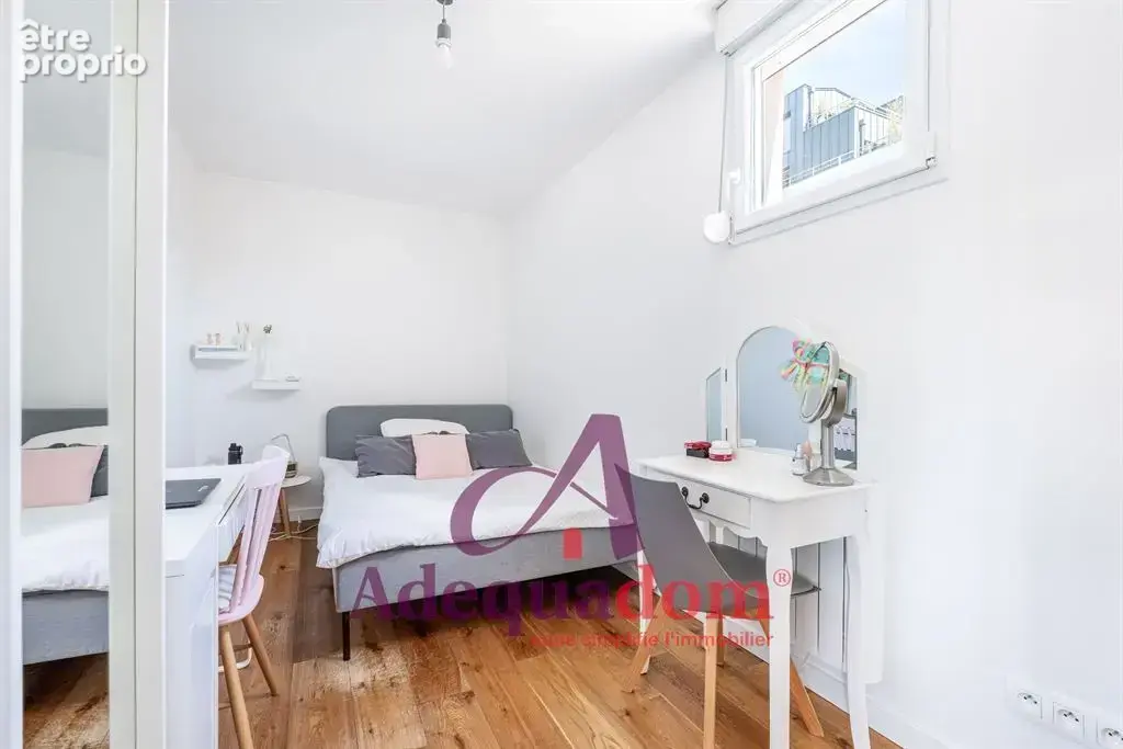 Maison familiale avec jardin et stationnement - photo 10