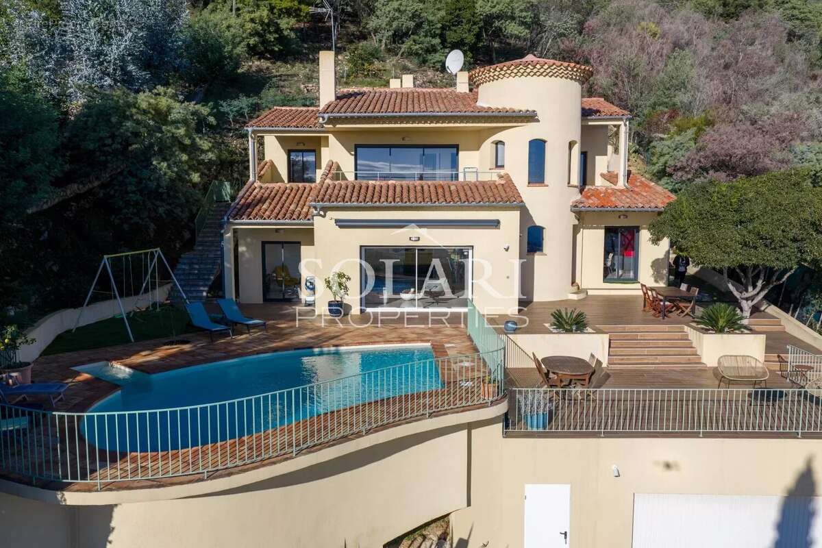 Maison à MANDELIEU-LA-NAPOULE