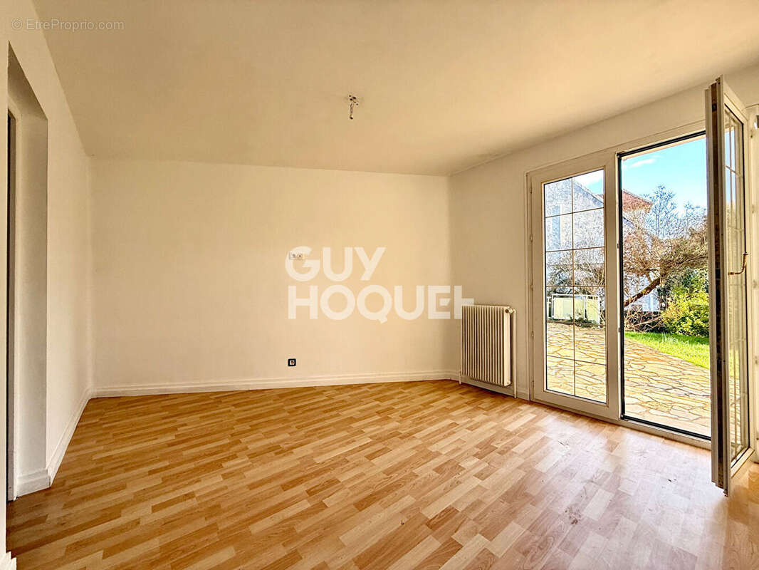 Maison à SAINT-SAUVEUR-SUR-ECOLE