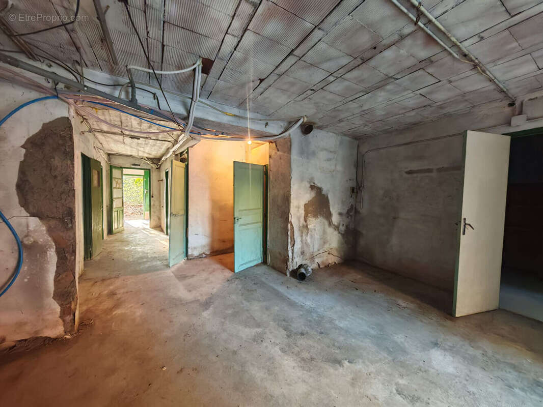 Maison de village avec jardin, garage et dépendances , Fort potentiel d'aménagement - photo 15
