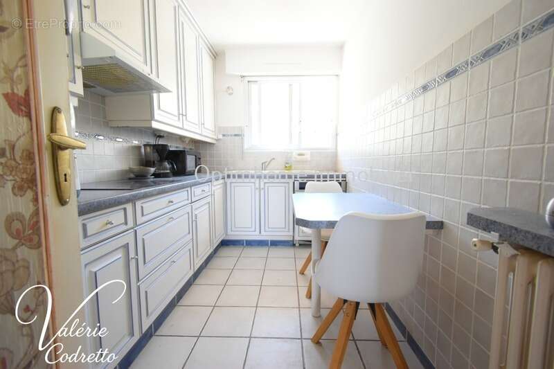 Appartement T3  dernier étage avec vue mer à Hyères  – Deux terrasses, parking et cave 83400 - photo 18