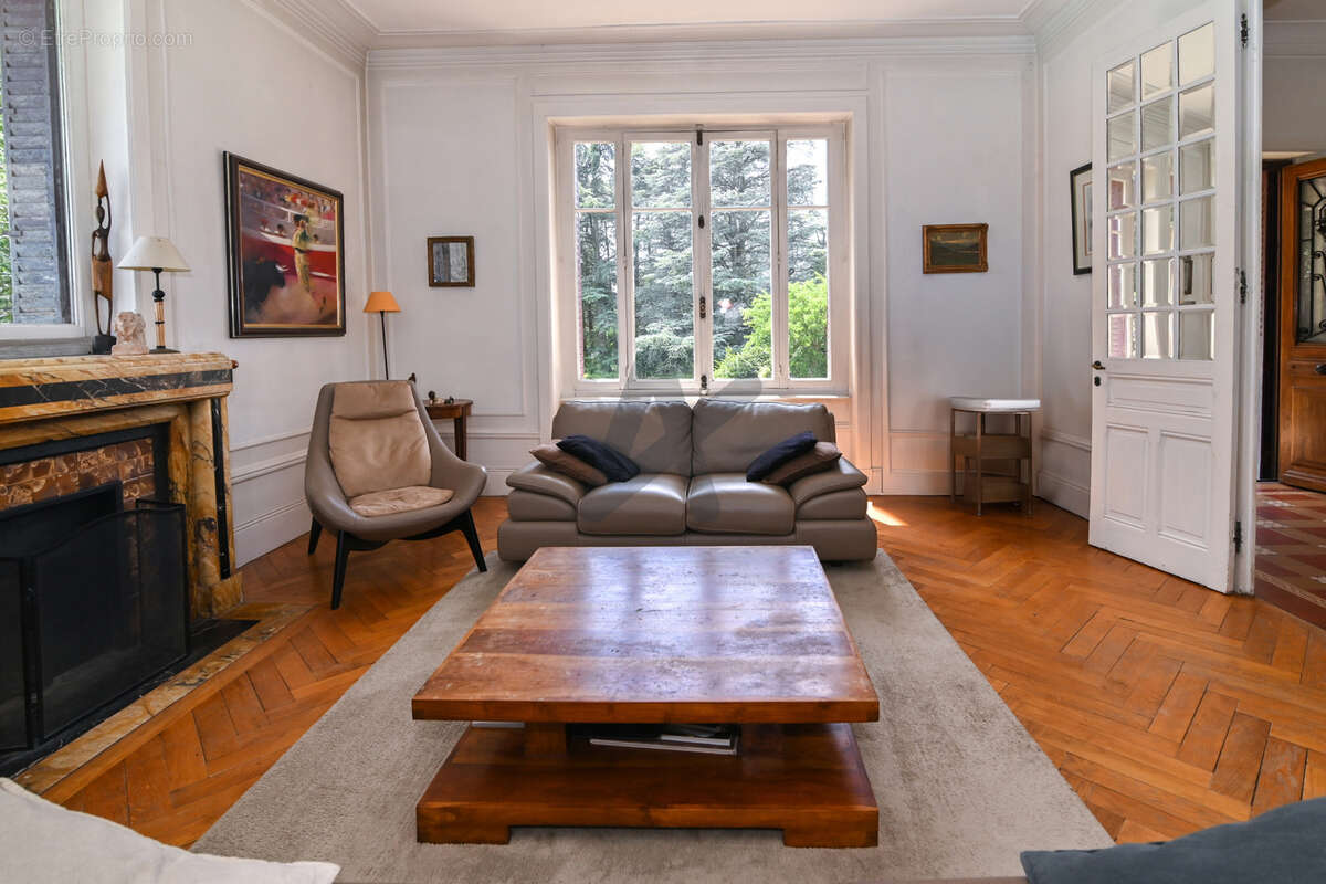 Maison à CHARBONNIERES-LES-BAINS