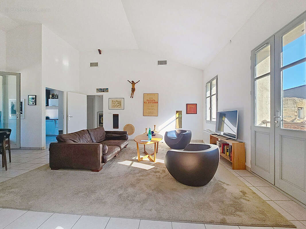 Appartement à VILLENEUVE-LES-AVIGNON