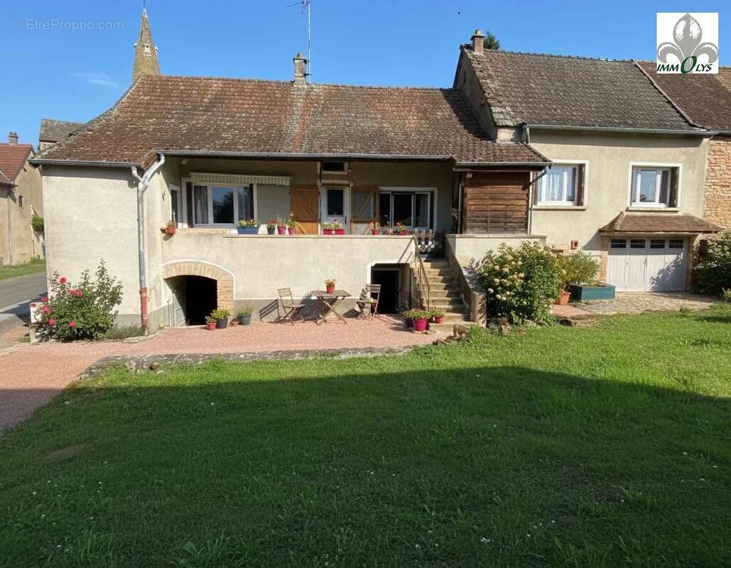 Maison à ETRIGNY