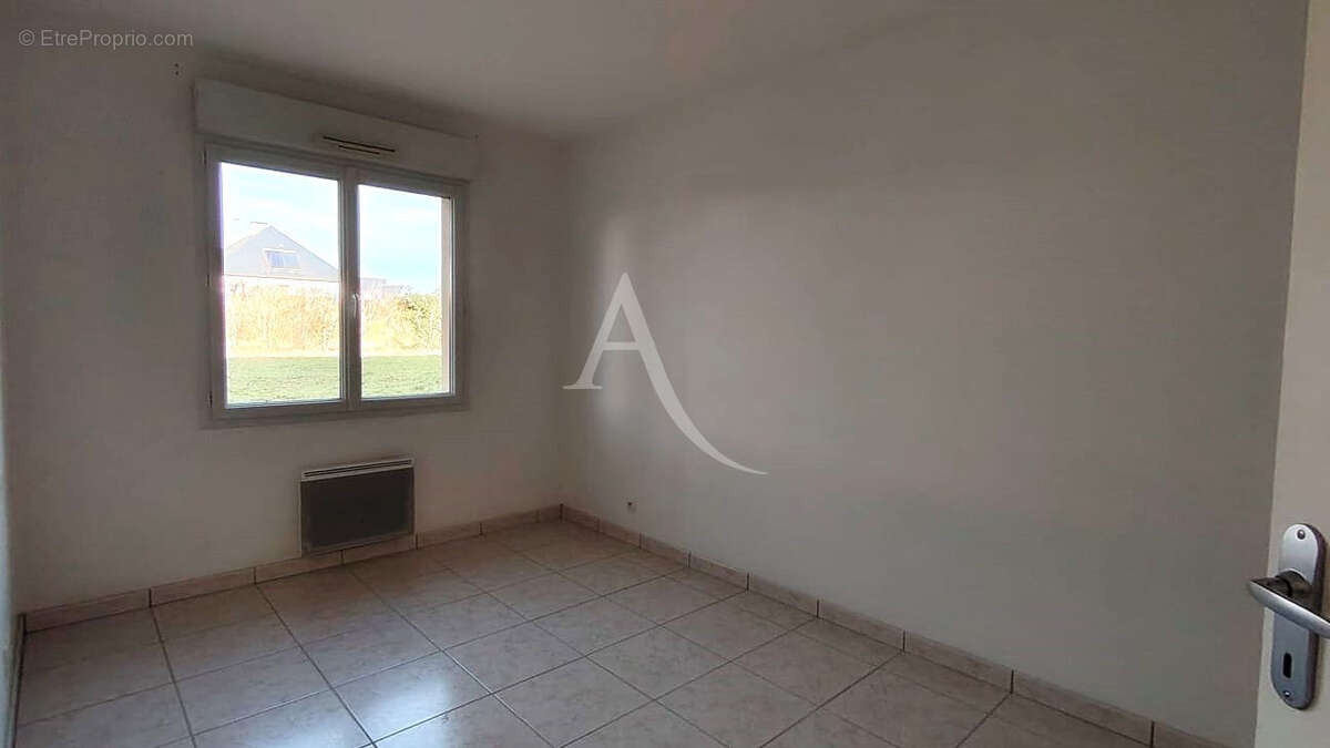 Maison à SAINT-CLEMENT-DE-LA-PLACE