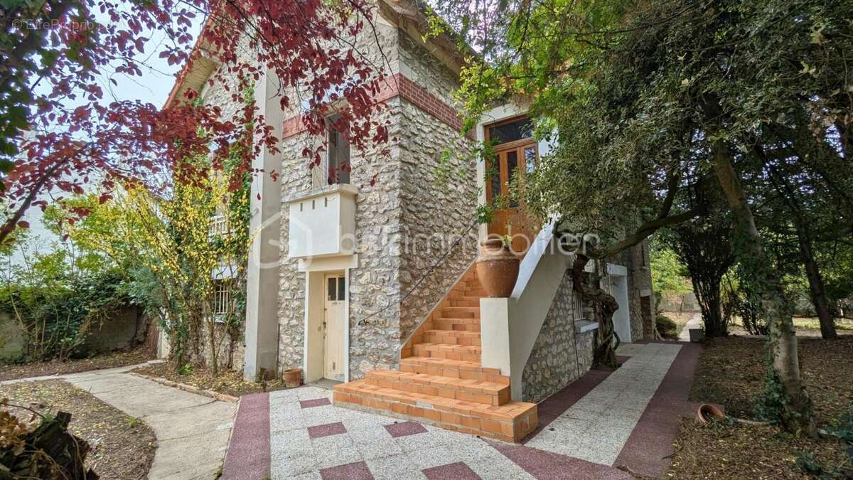 Maison à COMBS-LA-VILLE