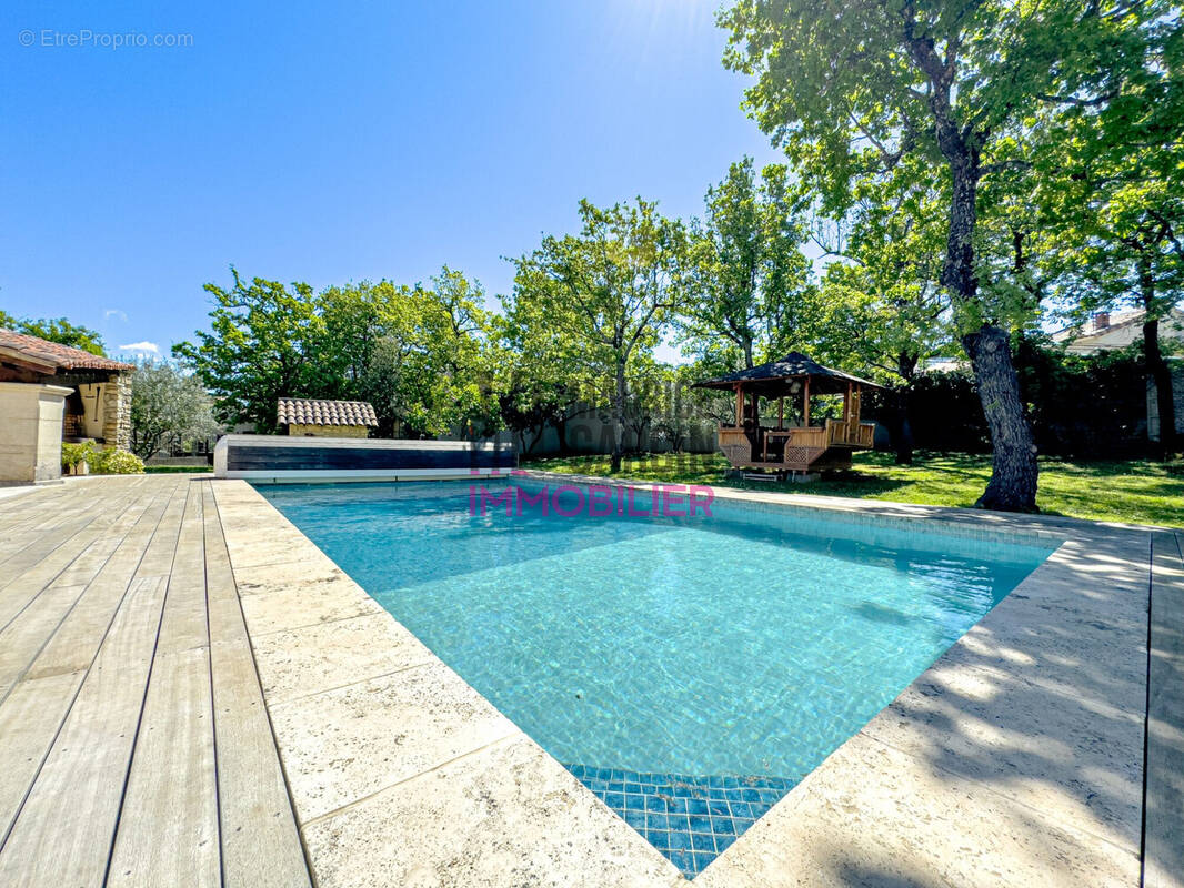 Maison à LA ROQUE-SUR-PERNES