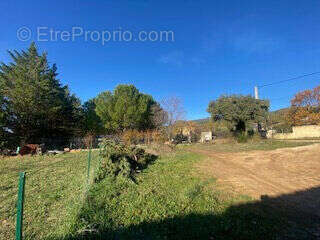 Terrain  libre de construction Cucuron 870 m2 - photo 3