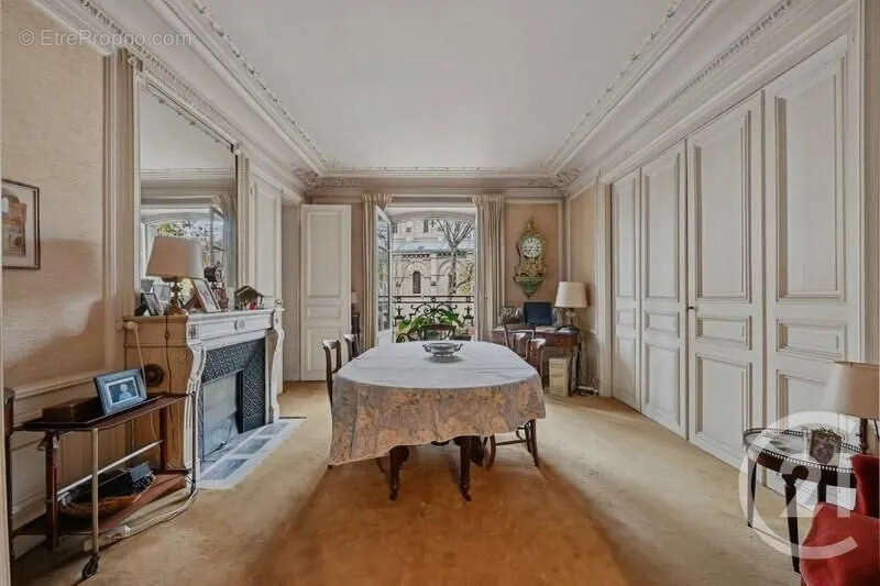 Appartement à NEUILLY-SUR-SEINE