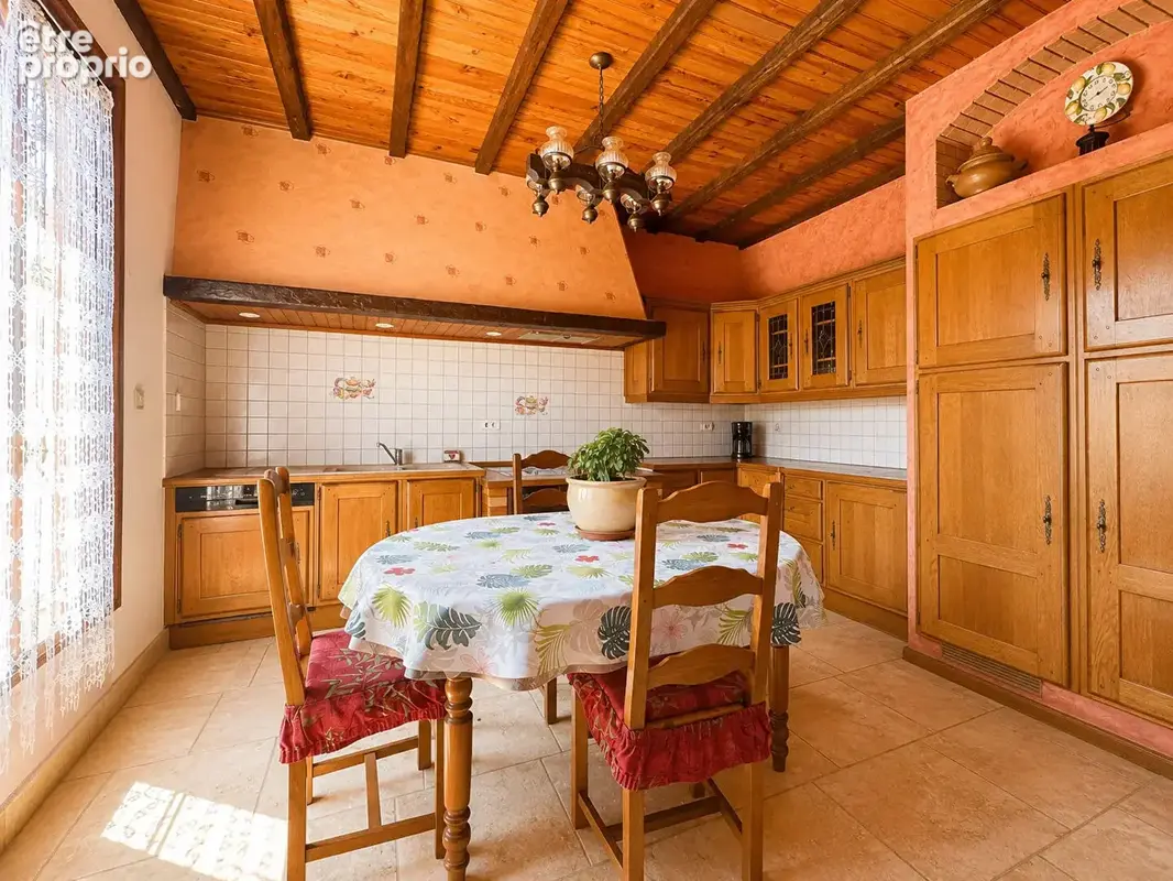 Corpeau - Maison avec insert bois - 3 chambres - Double garage - Terrain arboré - Terrasse - photo 6