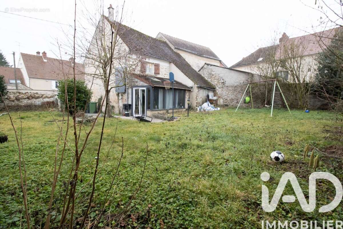 Maison 95 m² à Saint-Germain-Sous-Doue  - photo 2