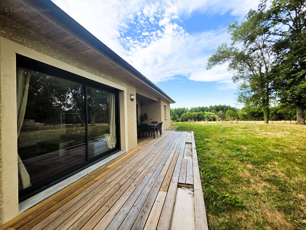 La villa dont tout le monde reve a  mezeriat - photo 9
