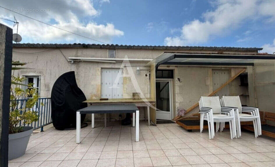 Maison à BOURCEFRANC-LE-CHAPUS