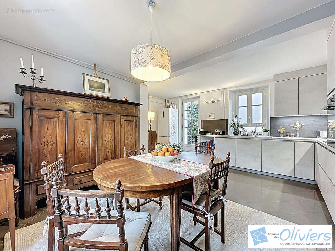 Maison à VOISINS-LE-BRETONNEUX