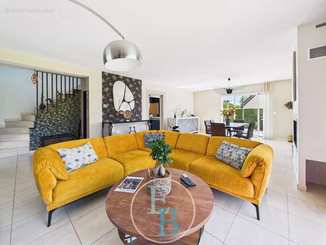 Maison - 235m2 - T8 - photo 7