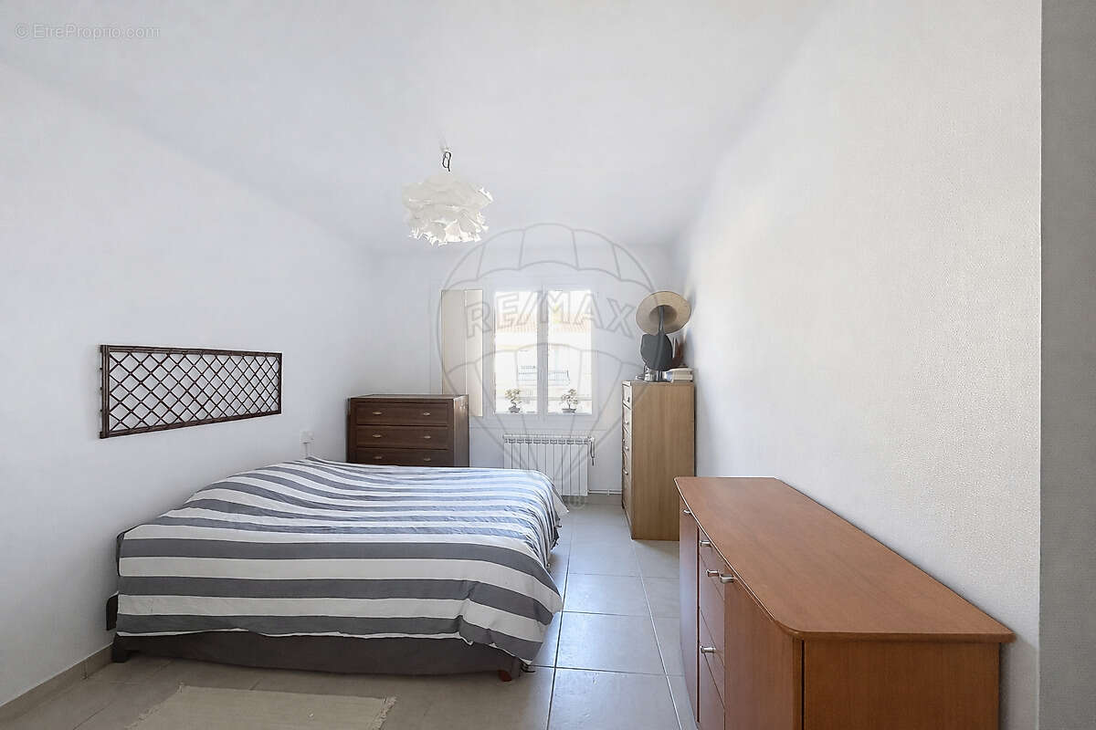 Autre à NIMES