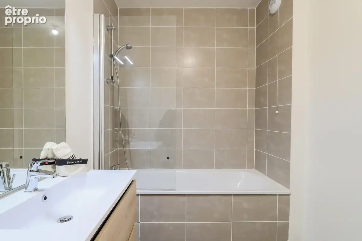 Amiens   Appartement T3 récent avec vue dégagée, balcons et parking - photo 4