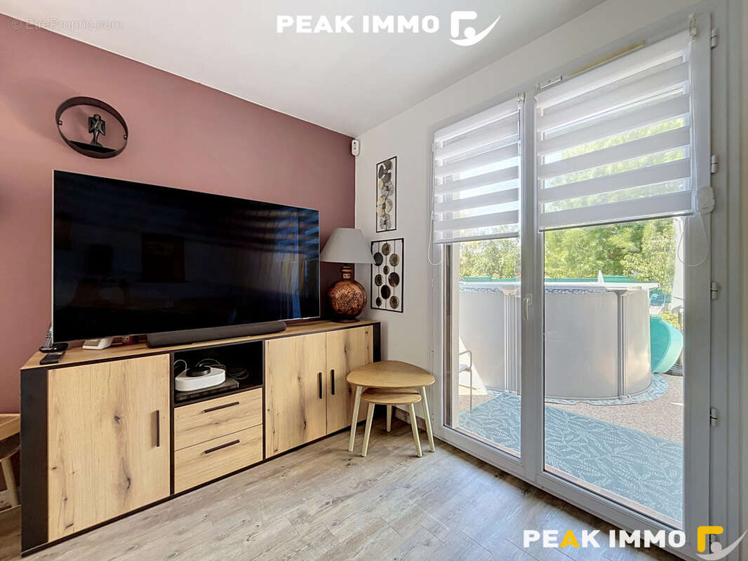 CRANVES-SALES - Maison mitoyenne de 104m2 avec jardin et piscine - photo 4