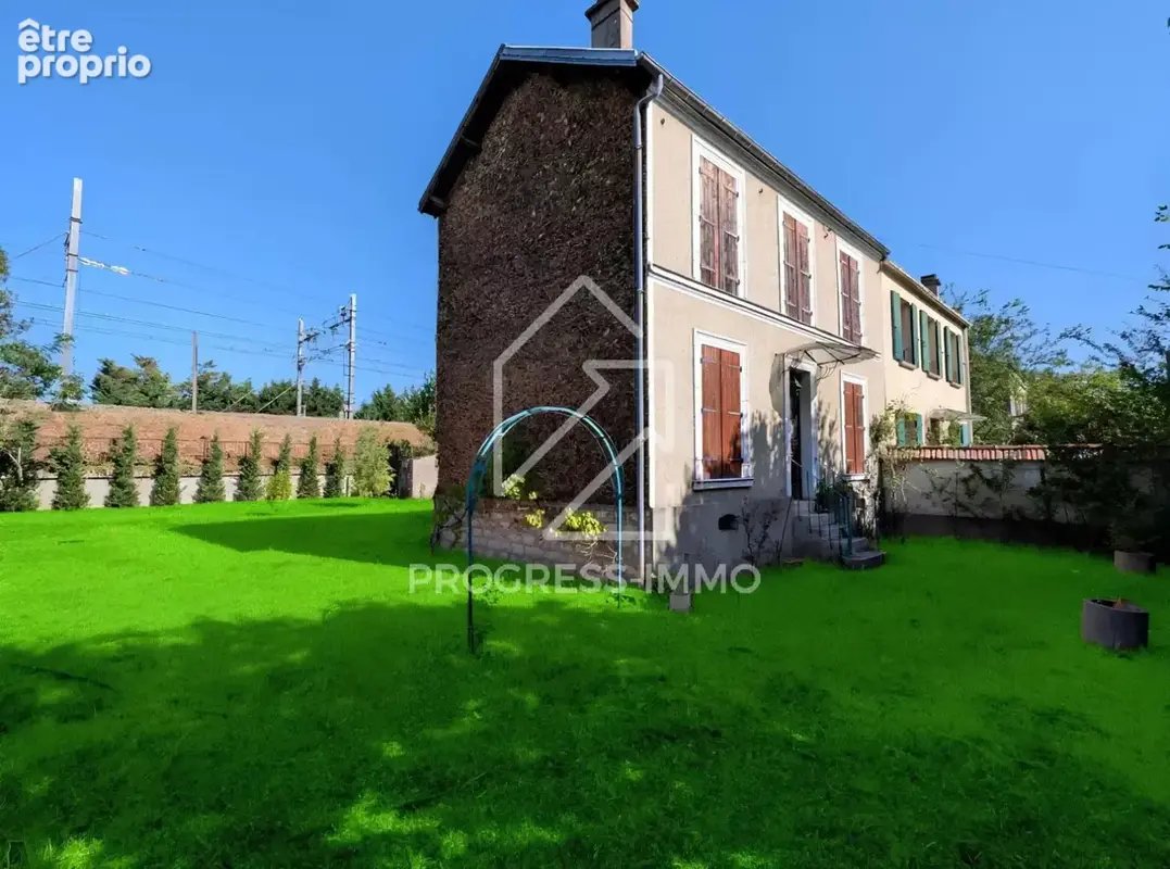 Maison charmante à rénover à La Varenne Saint-Hilaire - photo 2