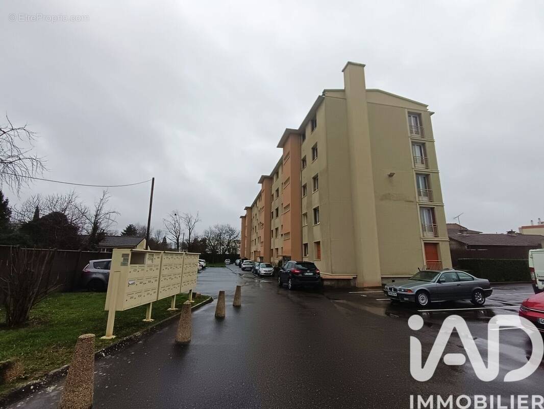 Photo 1 - Parking à THIAIS