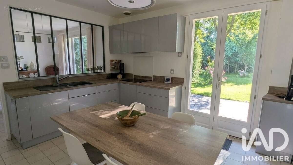Maison 169 m² à Choisel  - photo 4
