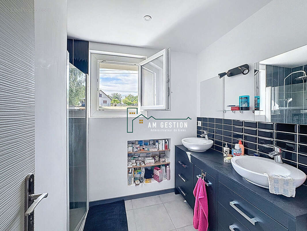 Maison à COMPREIGNAC