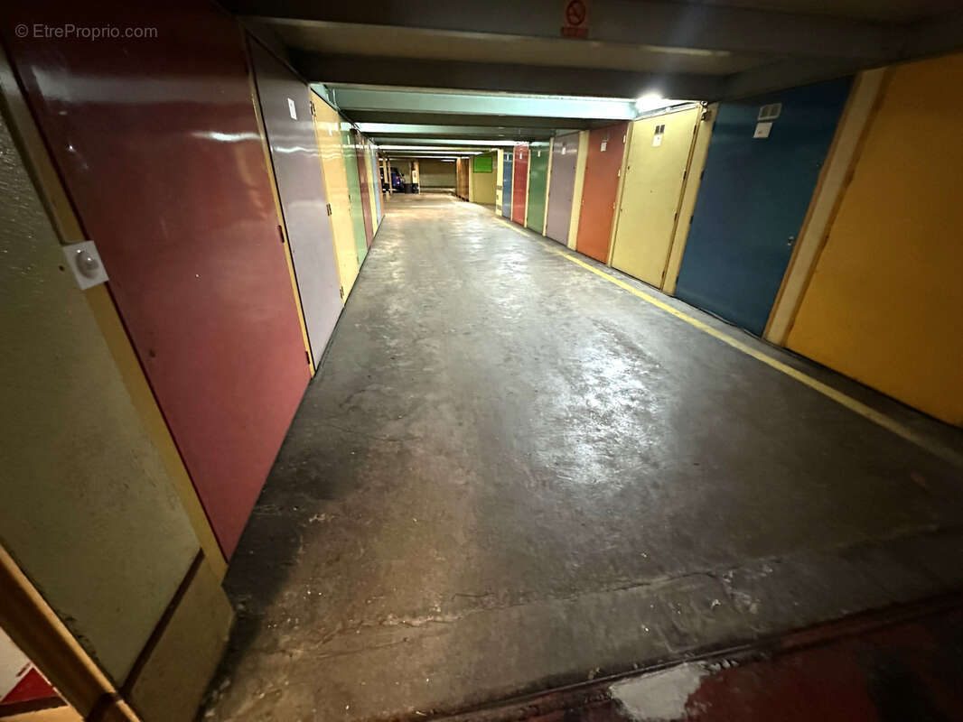 Parking à SAINT-ETIENNE