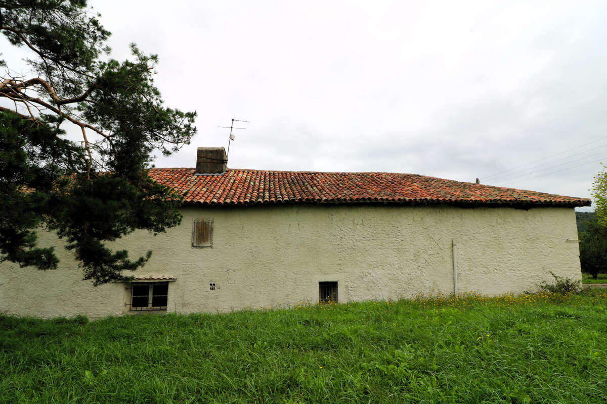 Maison à MONLEON-MAGNOAC