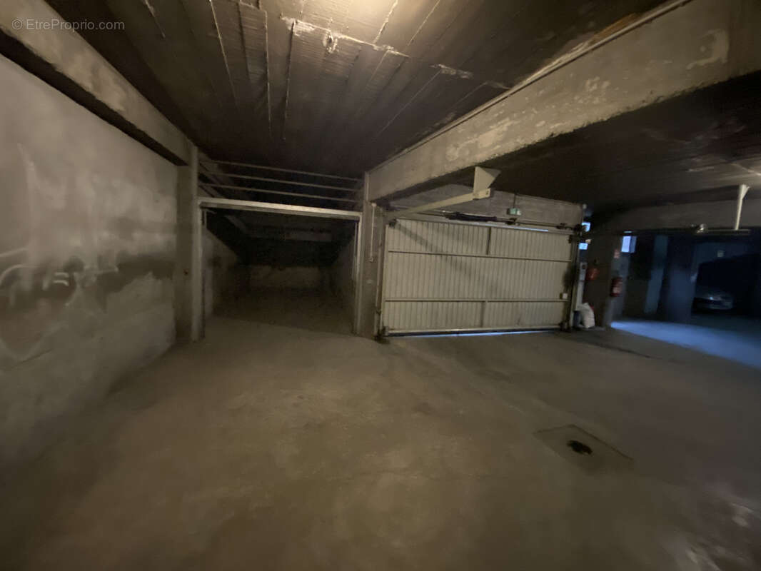 Parking à CLERMONT-FERRAND