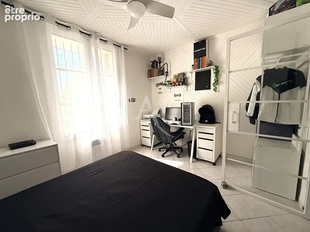 Hyères Ouest, T3 avec cour en maison de ville, très belle rénovation ! - photo 9