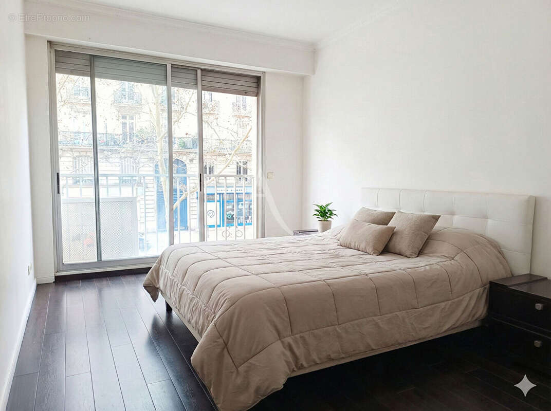 Appartement à CHARENTON-LE-PONT