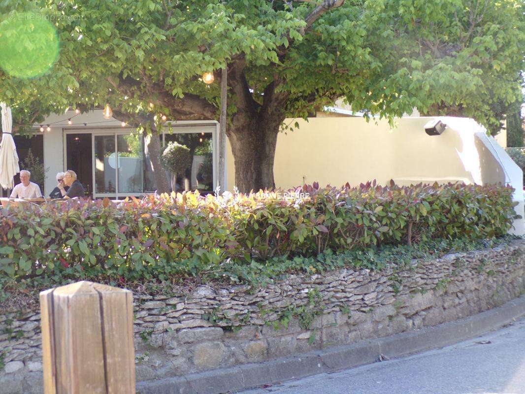 Commerce à L'ISLE-SUR-LA-SORGUE