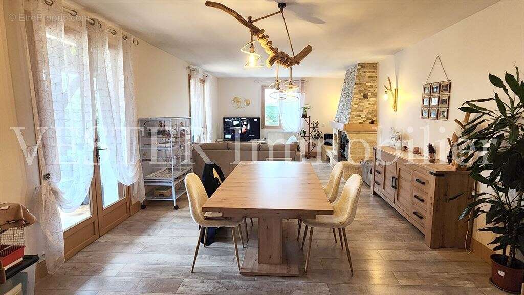 Maison à SAINT-FRONT-DE-PRADOUX