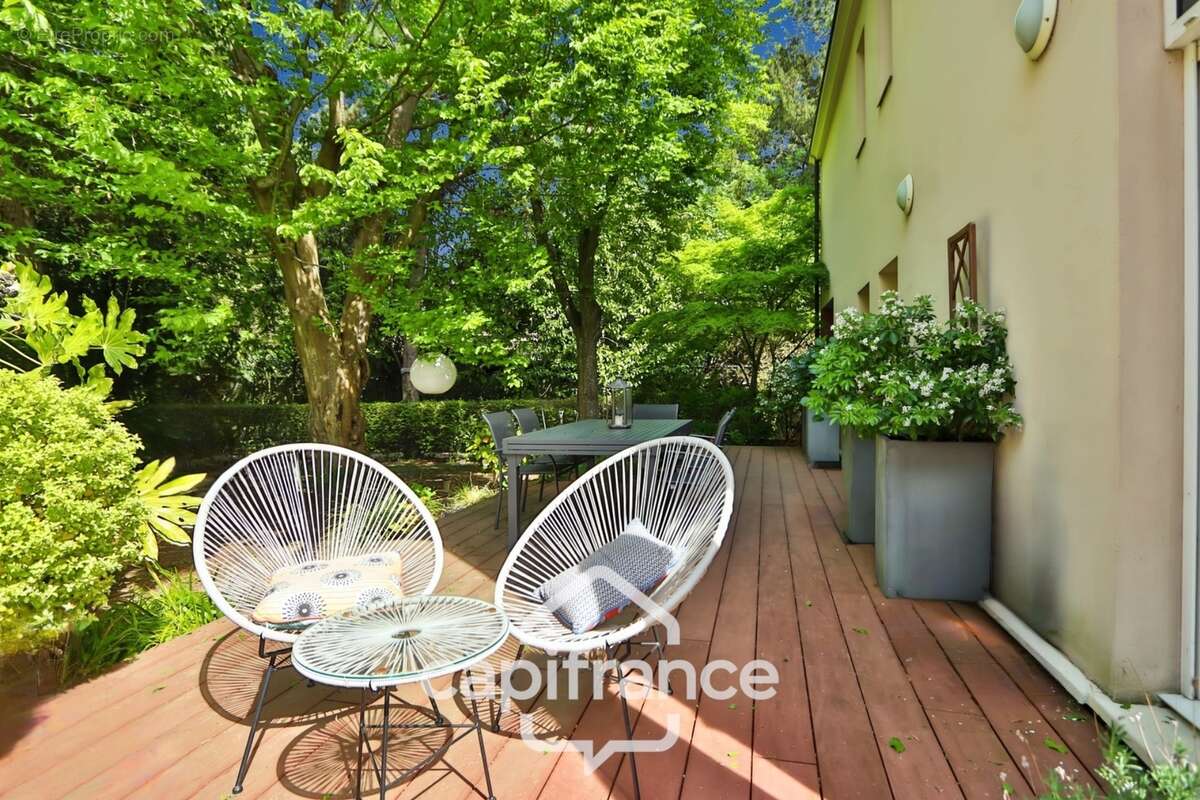 Maison familiale à vendre 7 pièces GARCHES (92) - photo 3