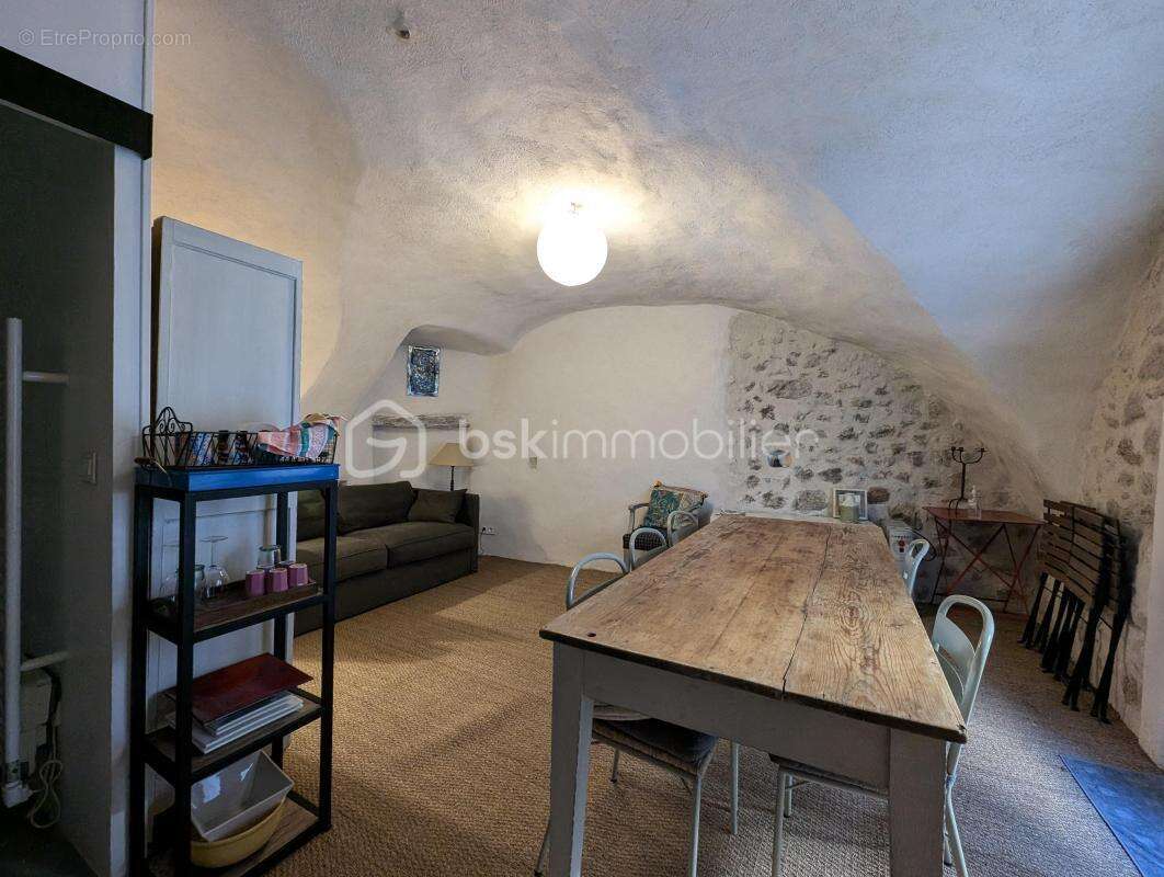 Maison à MONTPEYROUX