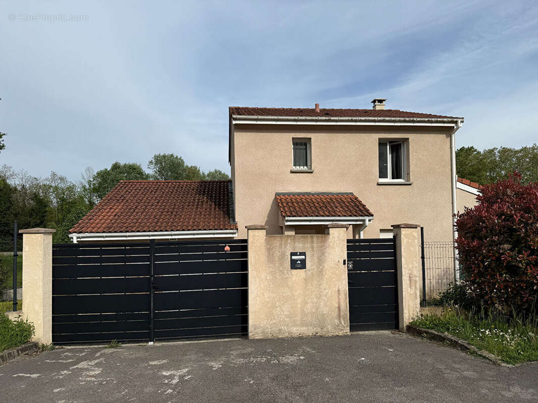 Maison à VILLIEU-LOYES-MOLLON