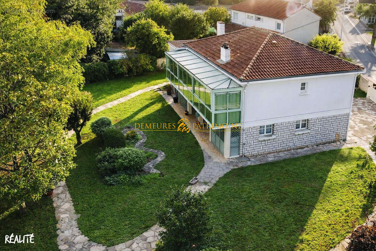Maison à LA COURONNE