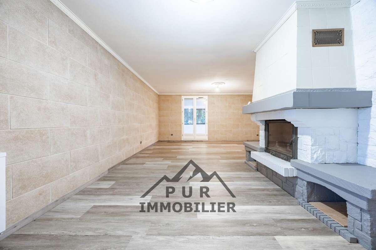 Pièce de vie - Maison à MESSERY