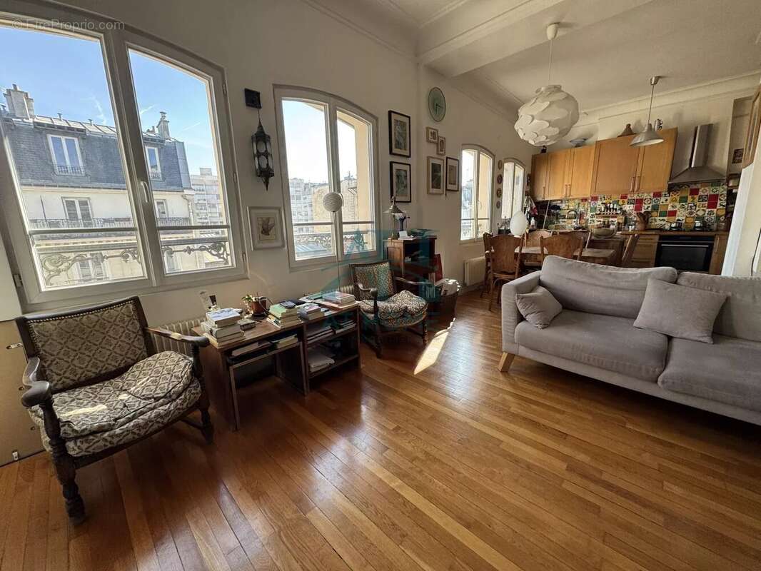 Appartement à PARIS-10E