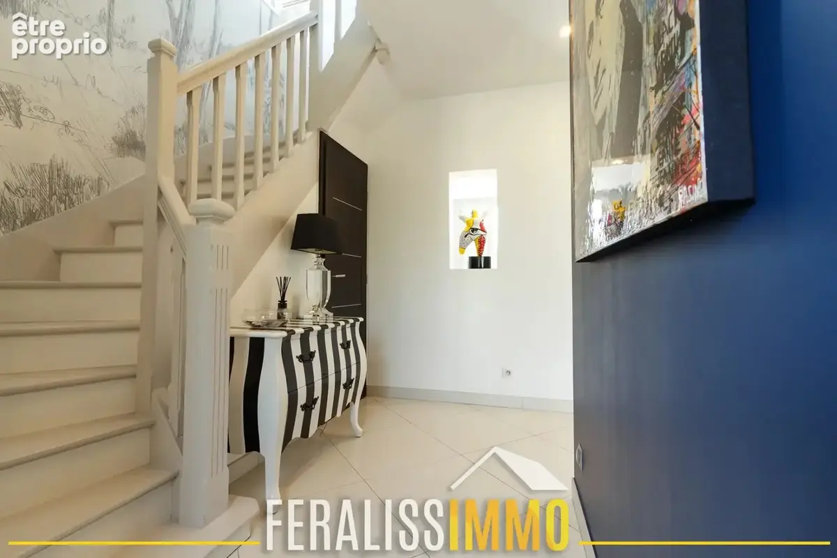 Elégante maison familiale 4 chambres avec piscine et suite p - photo 22