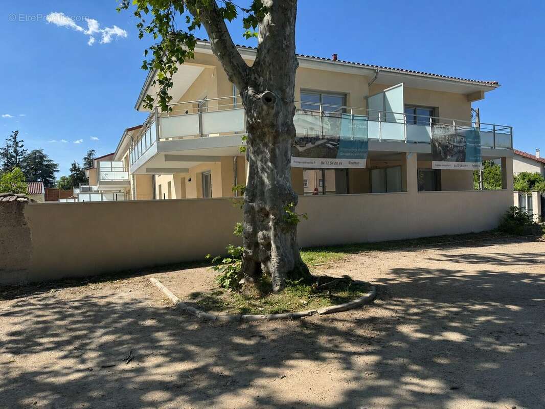 Appartement à VEAUCHE