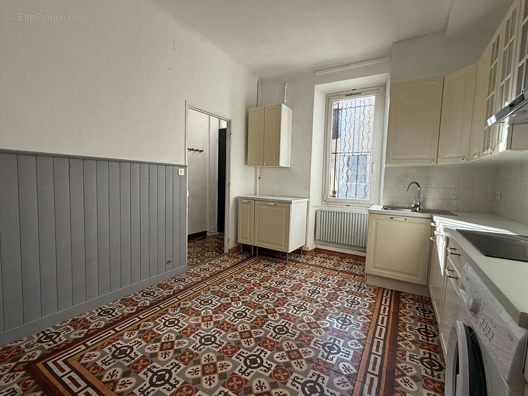 Maison à LA ROQUE-D&#039;ANTHERON