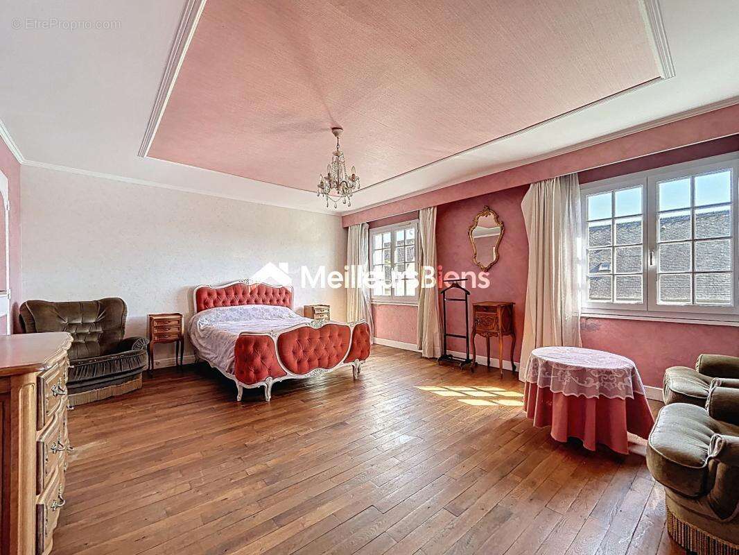 Maison à MONTREUIL-LE-GAST