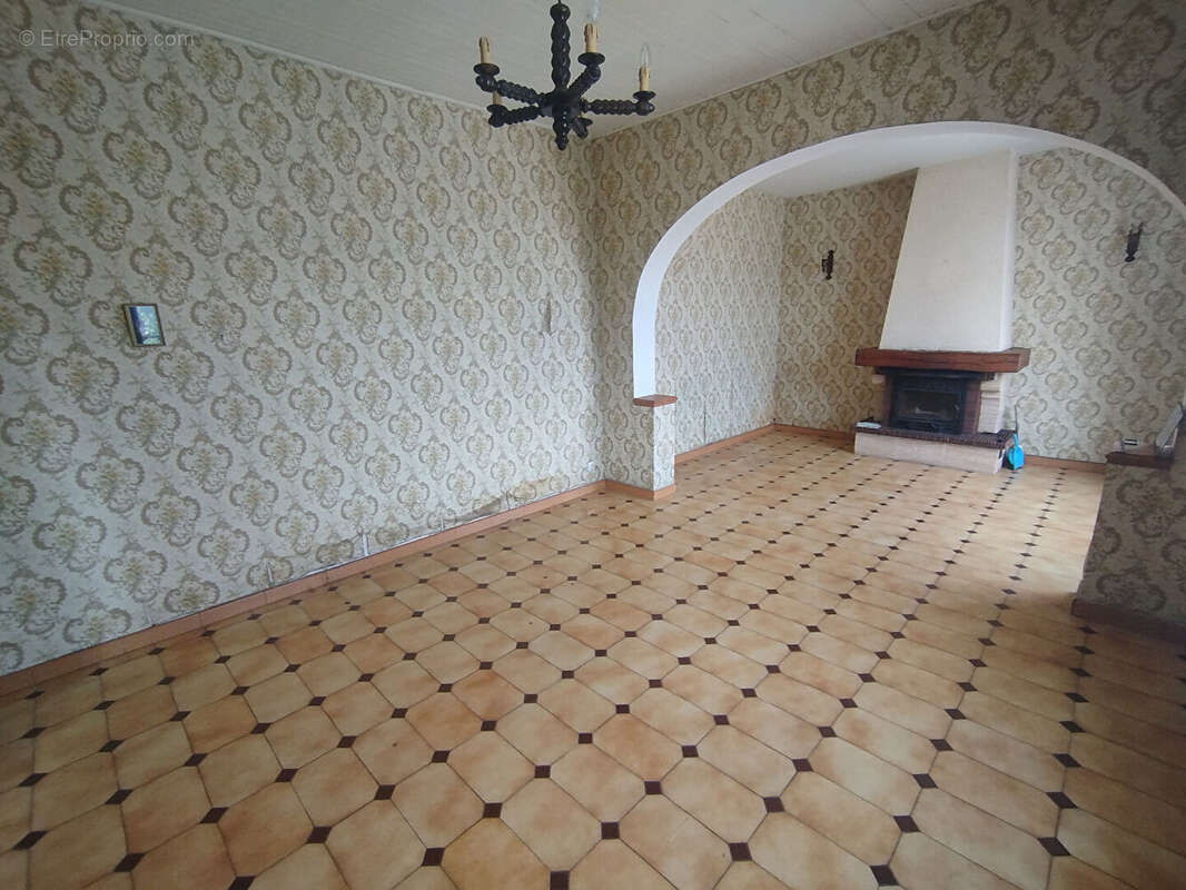 Maison à SAINT-AGIL