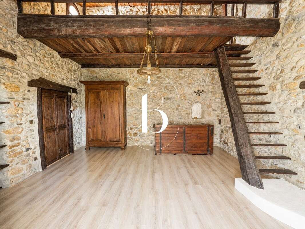 Maison à MOLIERES-SUR-CEZE