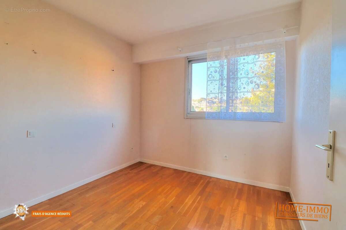 Appartement à SAINT-LAURENT-DU-VAR