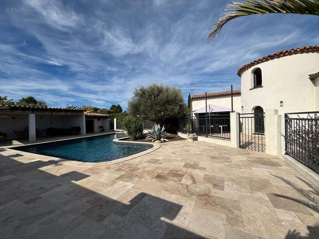 Maison à VILLEMOUSTAUSSOU