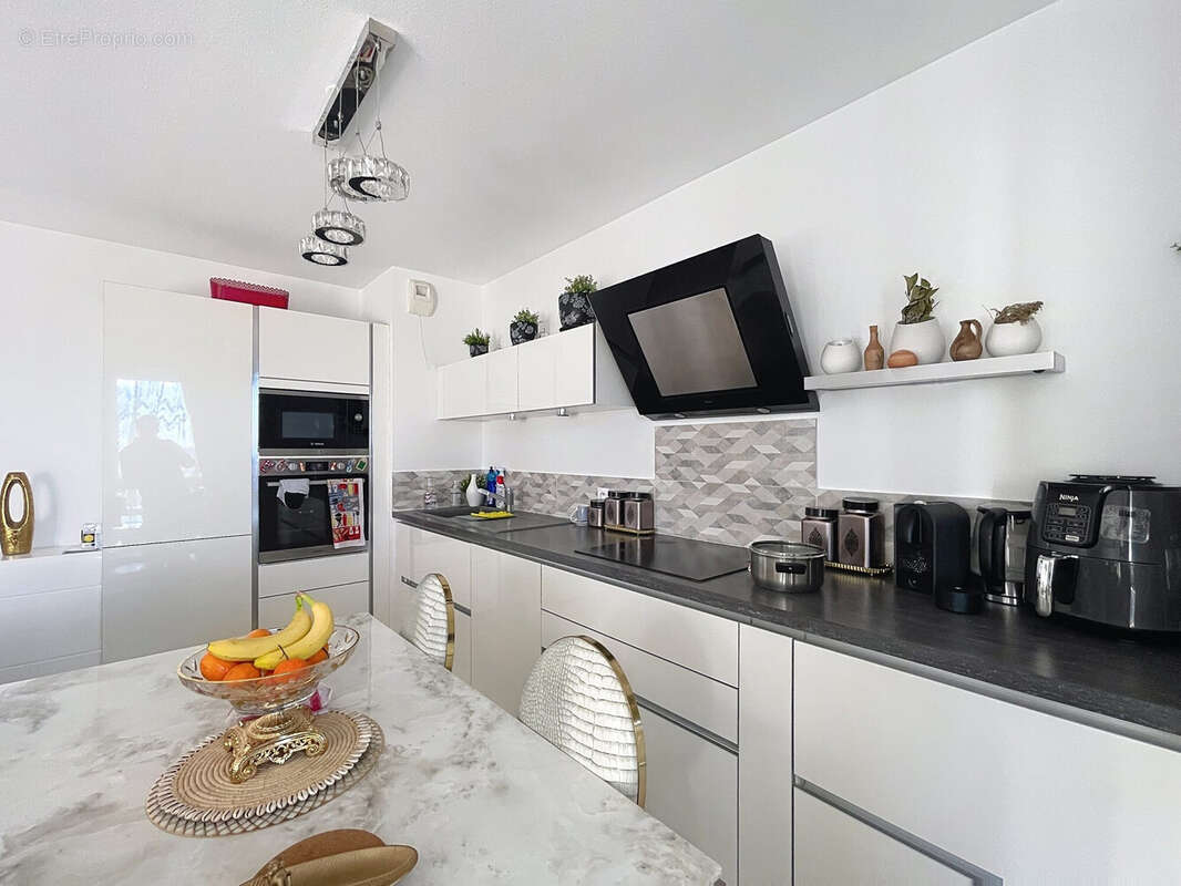 Appartement à MARSEILLE-3E