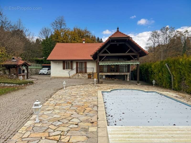 Maison rénovée 6 pièces sous sol total piscine - photo 2