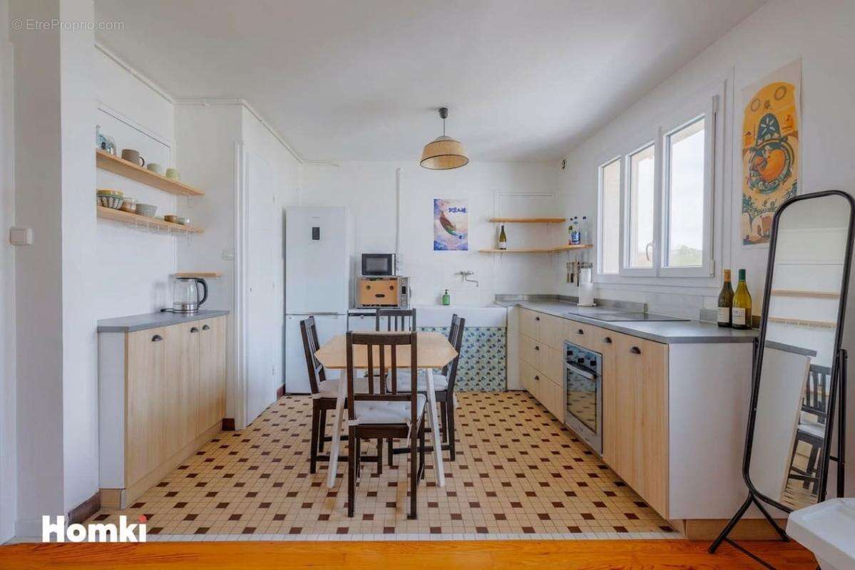 T3 (poss T4) de 68 m² - Balcon - Cave - Gratte-Ciel - photo 4